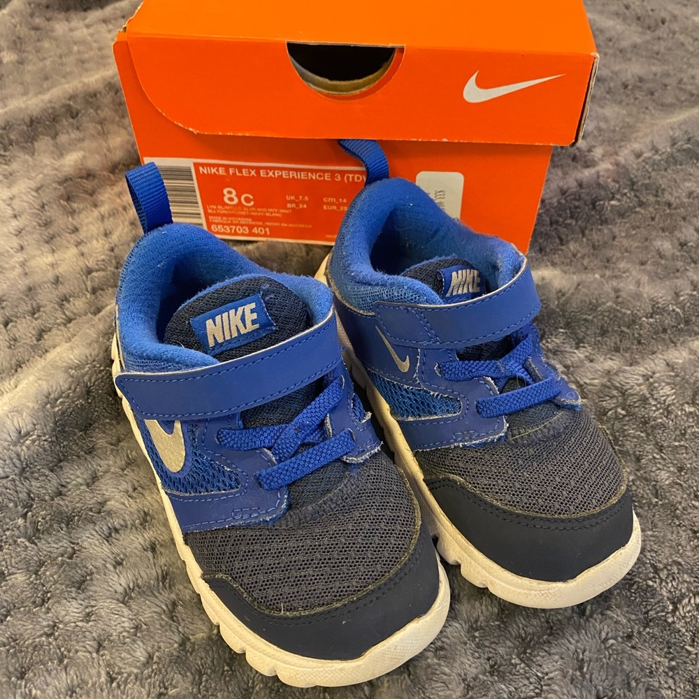 GC Nike Flex kids sz8 blue in blue shoe